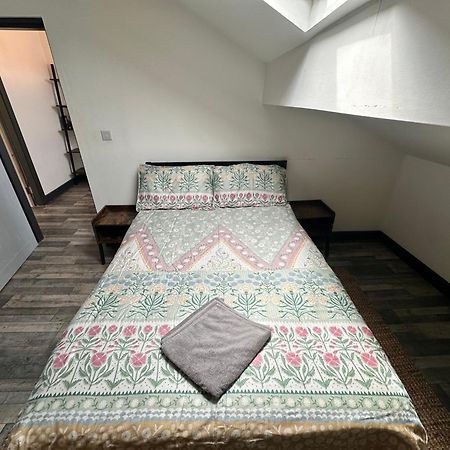 Town Center Willow Apartment - Sleeps Up To 10 - Dogs Welcome - 2 Minutes From Train Station Блэкпул Экстерьер фото