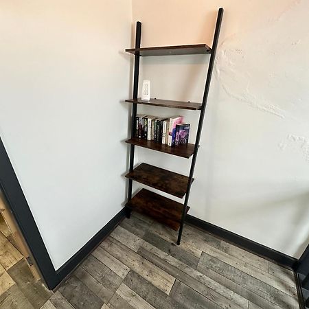 Town Center Willow Apartment - Sleeps Up To 10 - Dogs Welcome - 2 Minutes From Train Station Блэкпул Экстерьер фото