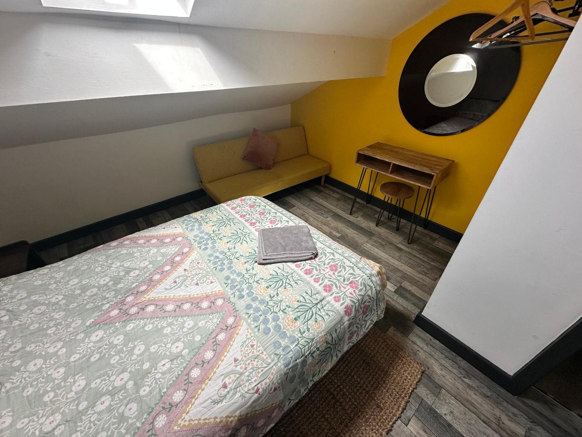 Town Center Willow Apartment - Sleeps Up To 10 - Dogs Welcome - 2 Minutes From Train Station Блэкпул Экстерьер фото