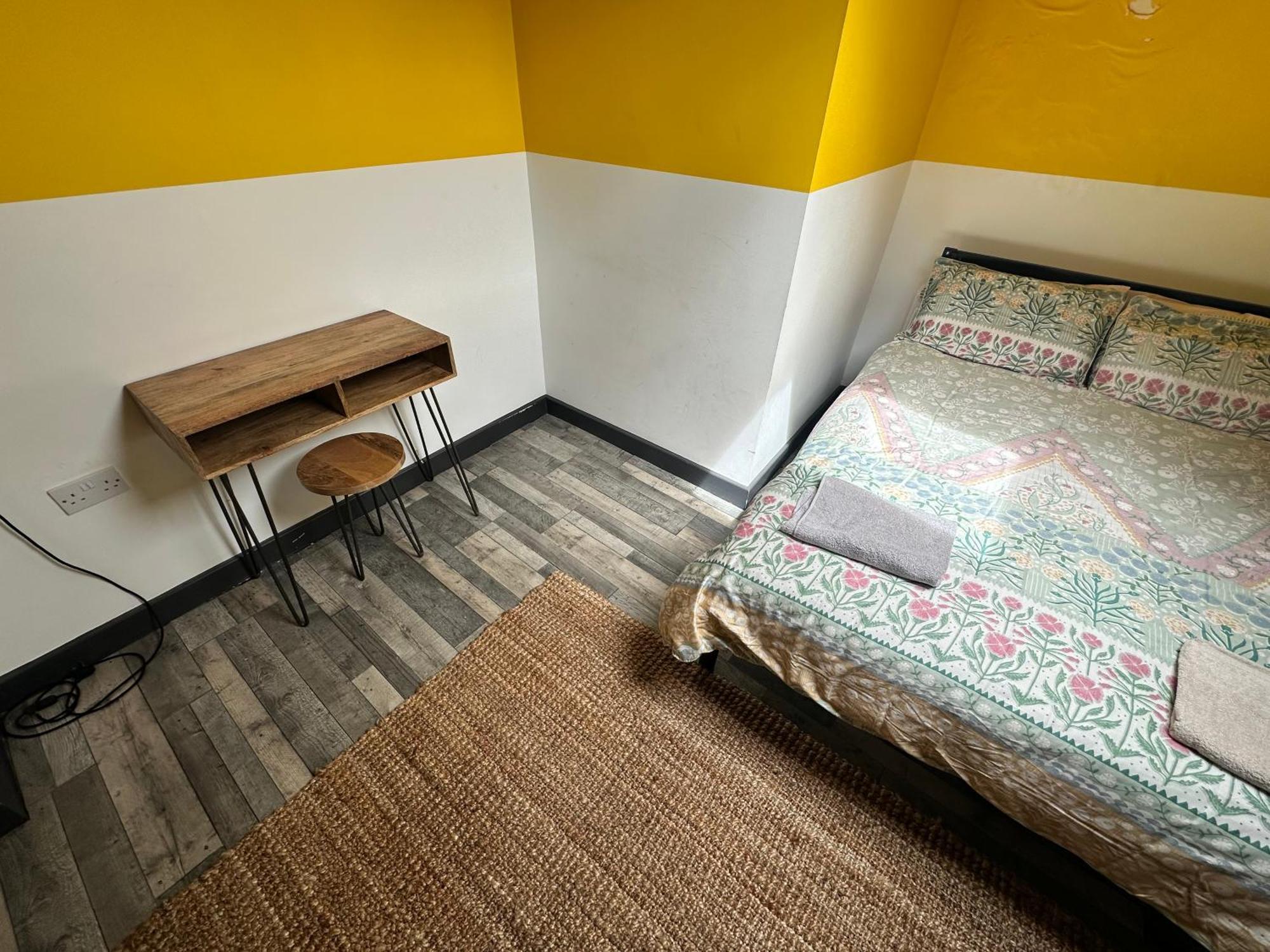 Town Center Willow Apartment - Sleeps Up To 10 - Dogs Welcome - 2 Minutes From Train Station Блэкпул Экстерьер фото
